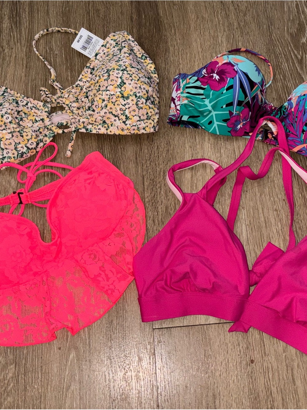 NWT Women’s Swimsuit Bikini tops Resale Lot XS-XL Roxy Hollister 4 Pc A83